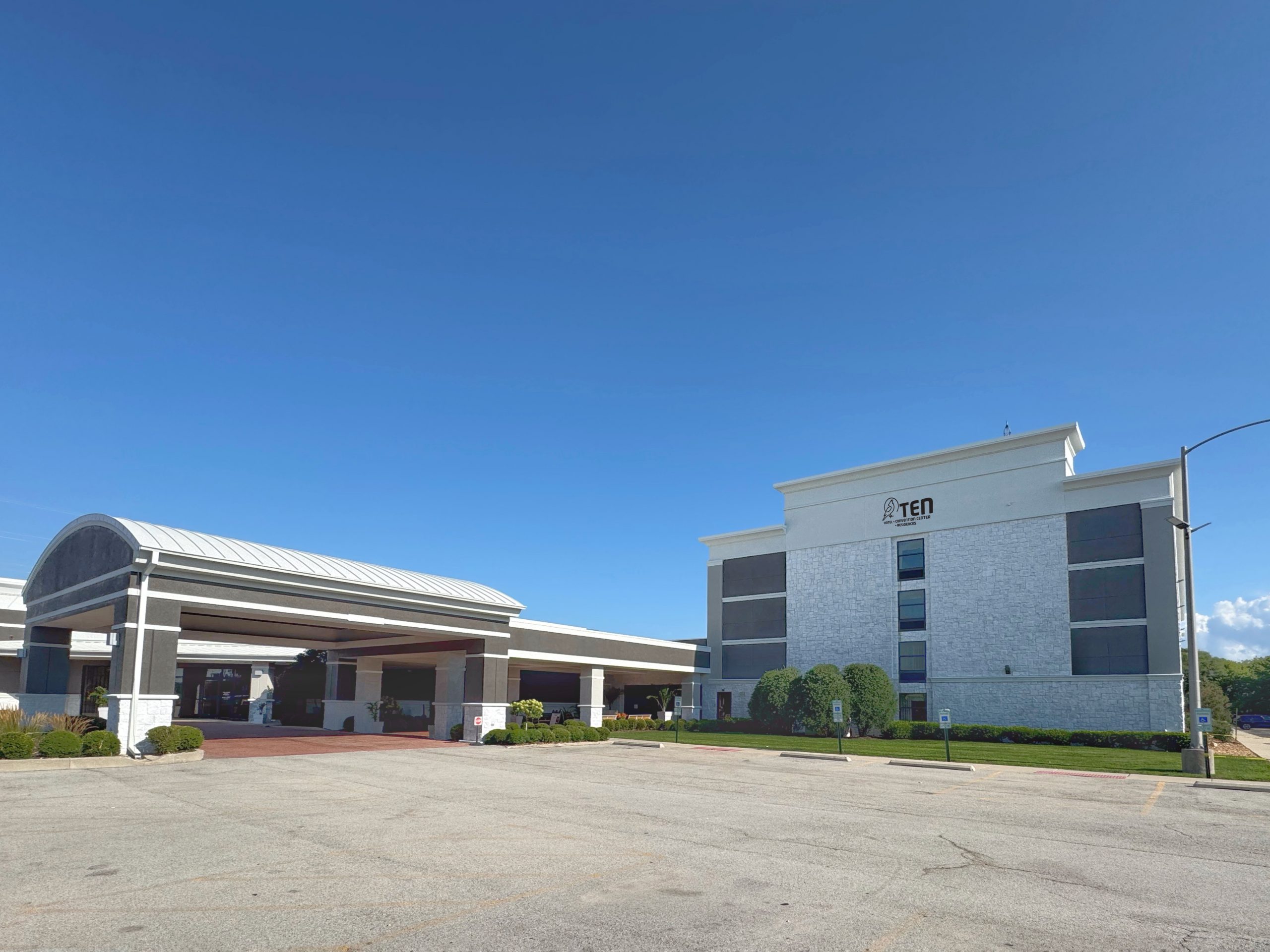 The Ten Residences in Gurnee- Luxury Apartments